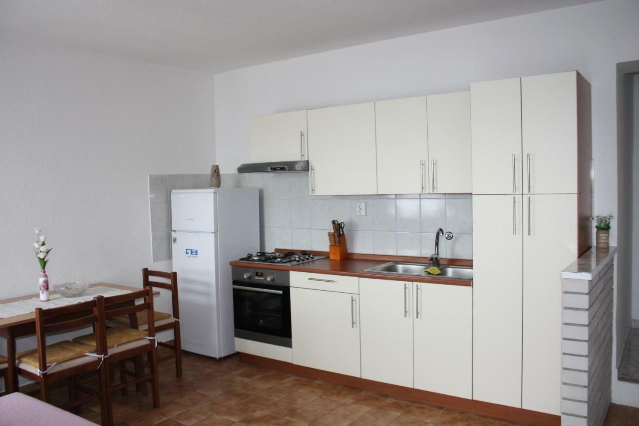 Apartmani Mila Starigrad Paklenica Exterior foto